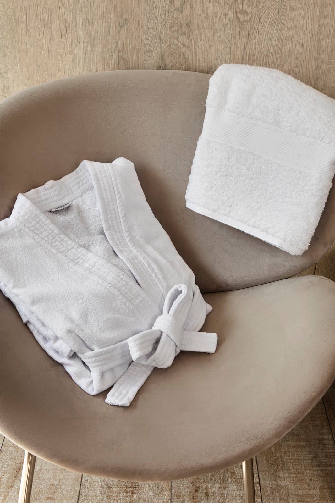 Batas para spa, batas para hoteles